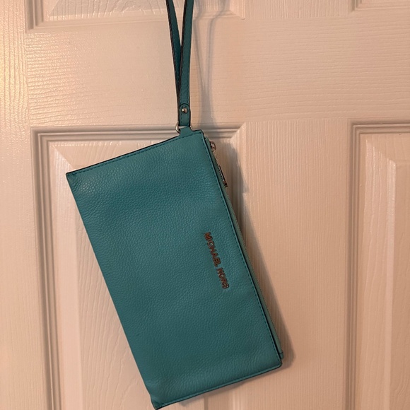 Michael Kors large teal wristlet - Picture 1 of 4